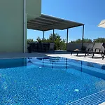 Meri Vila *